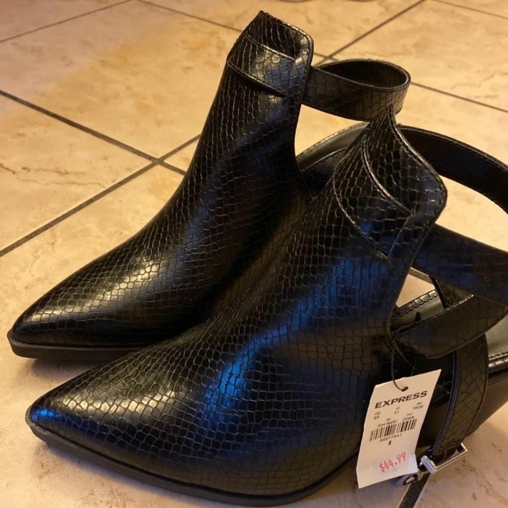 NWT Express Black Heels